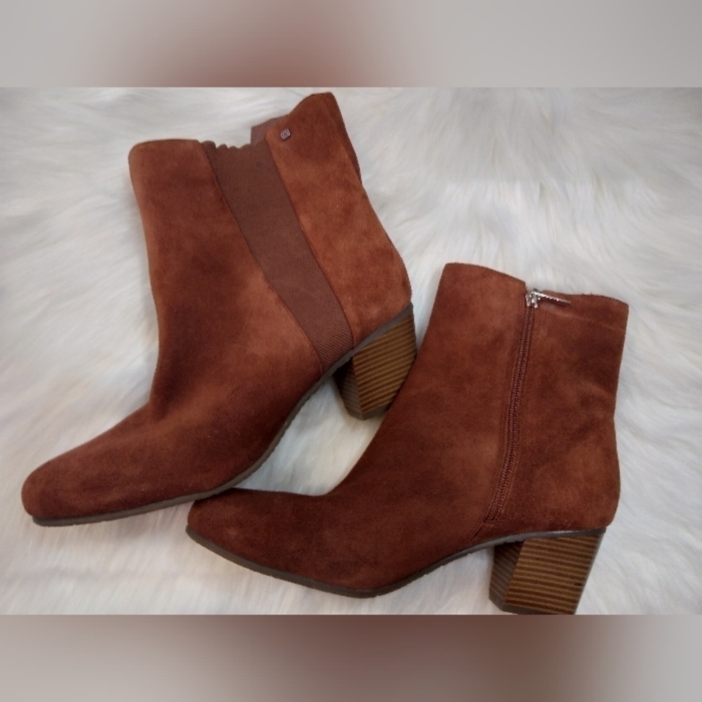 Bandolino Suede Ankle Block Heel Shoes - Picture 2 of 12